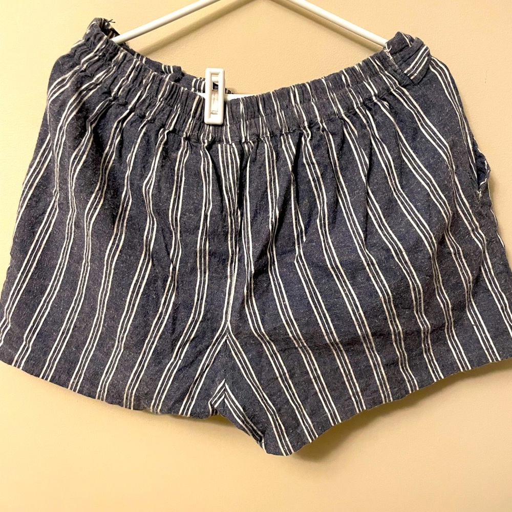 ✨Striped Shorts - Large - Picture 4 of 4